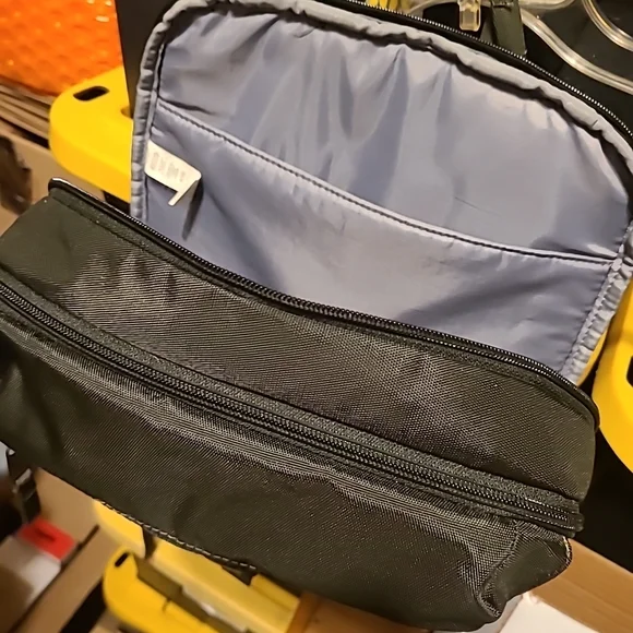 Under Armour Green Sling Bag - Picture 11 of 12